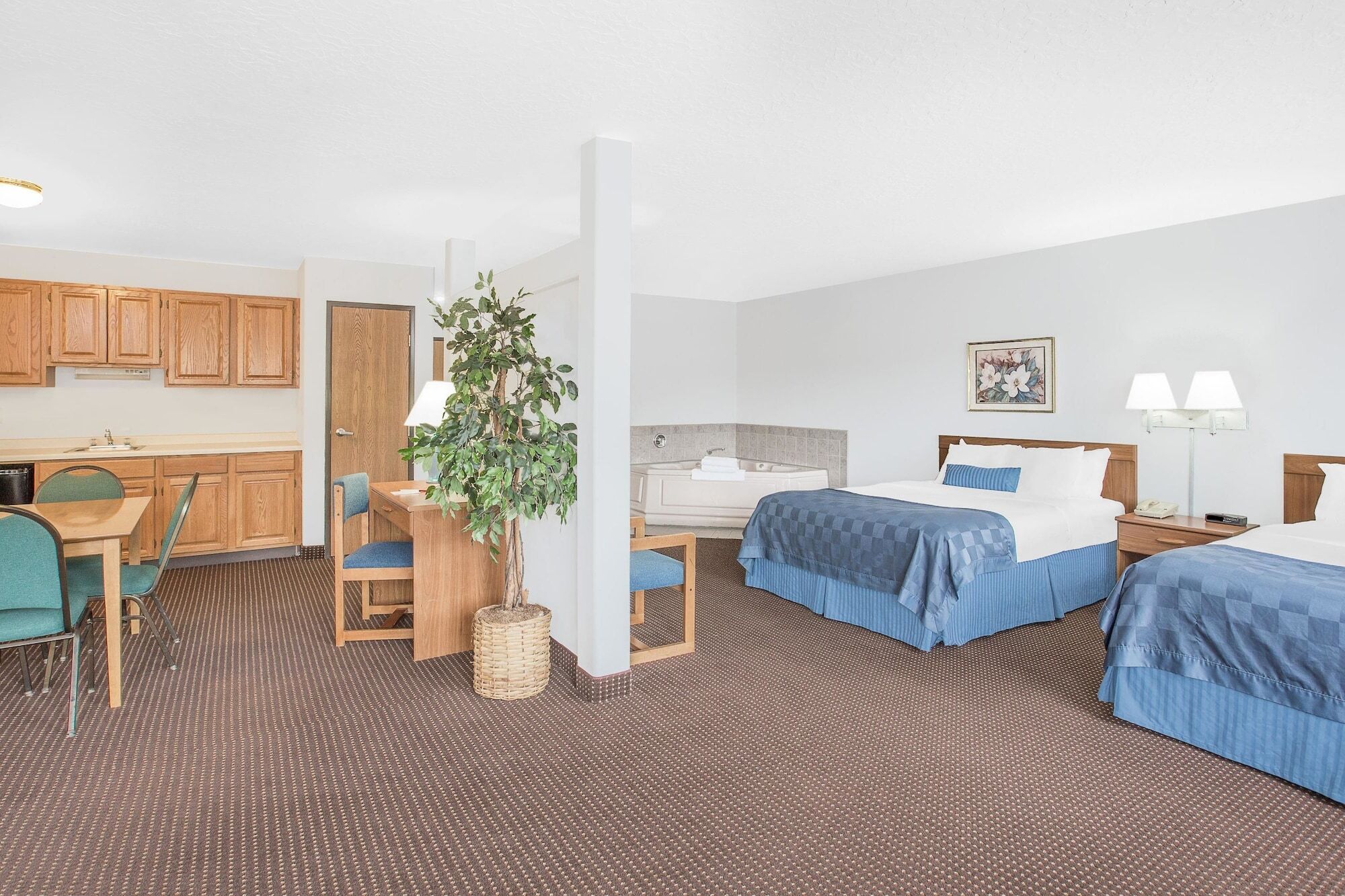Ramada By Wyndham Hancock Waterfront Екстериор снимка
